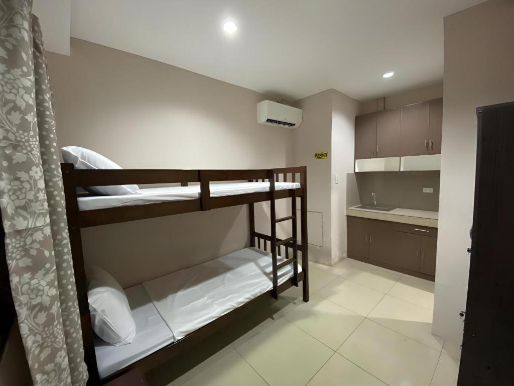 Oyo 766 Ichehan Apartments Manila Exteriér fotografie